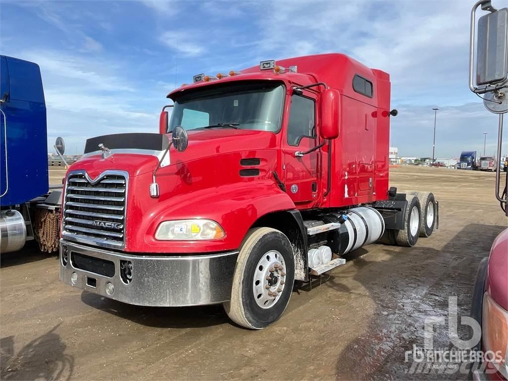 Mack CXU613 Trekkers