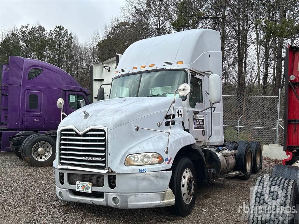 Mack CXU613 Trekkers