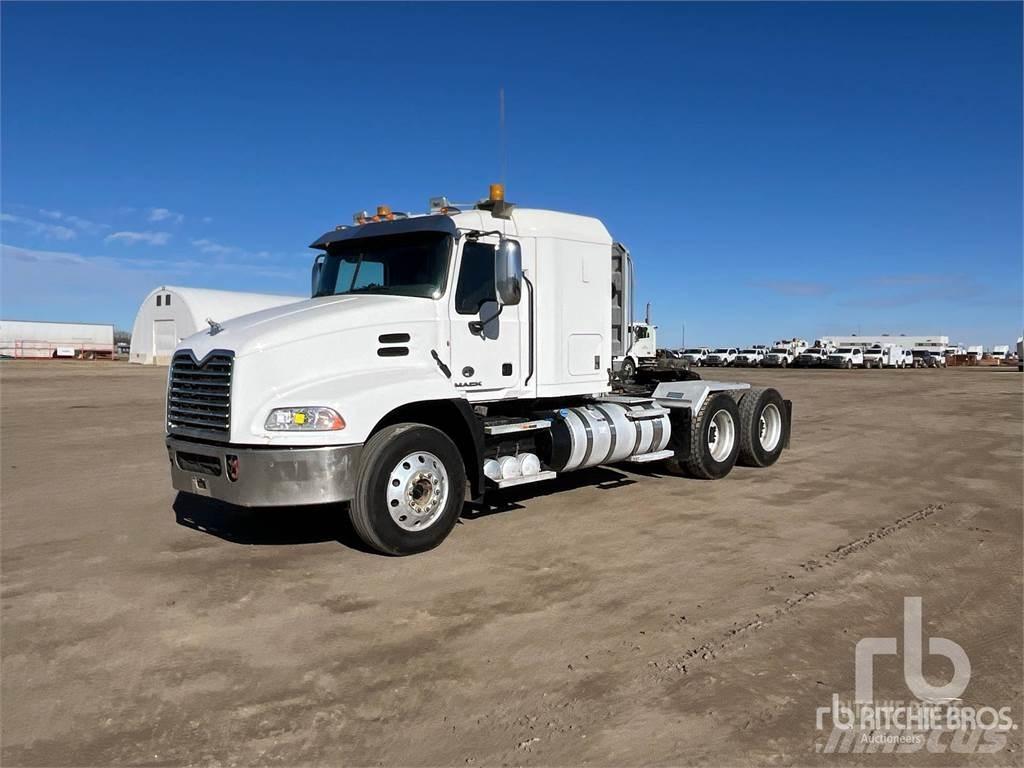 Mack CXU613 Trekkers
