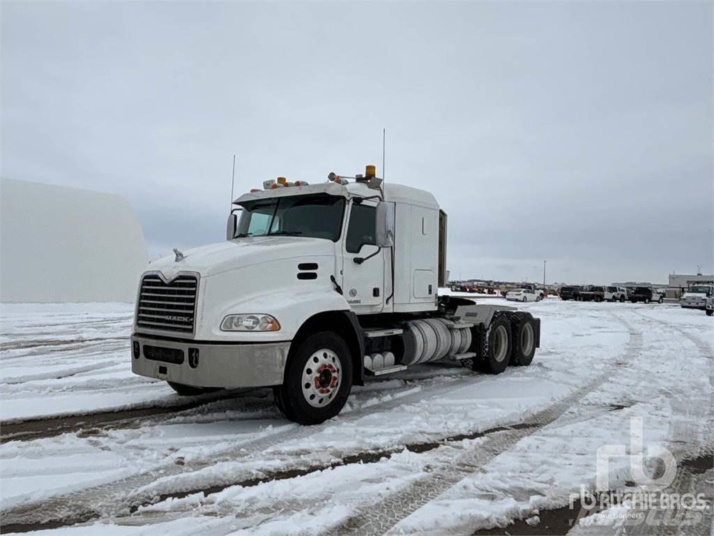 Mack CXU613 Trekkers
