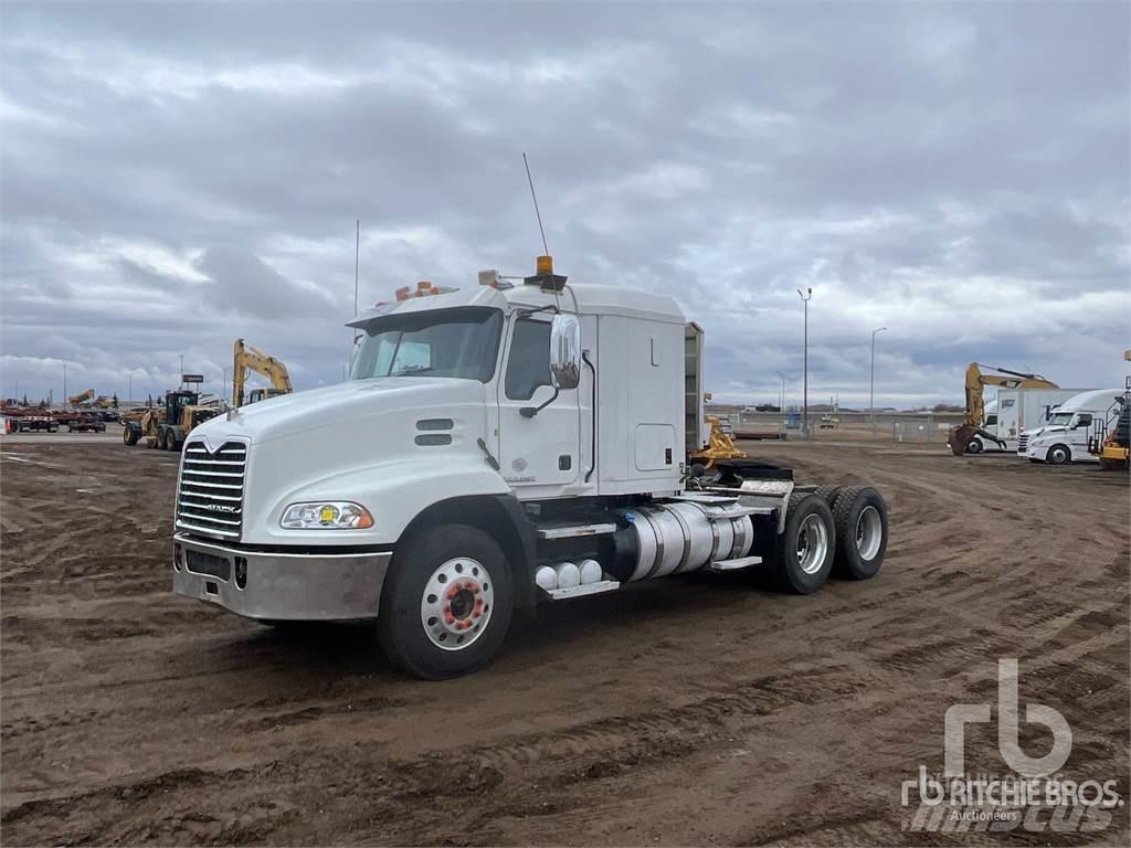Mack CXU613 Trekkers
