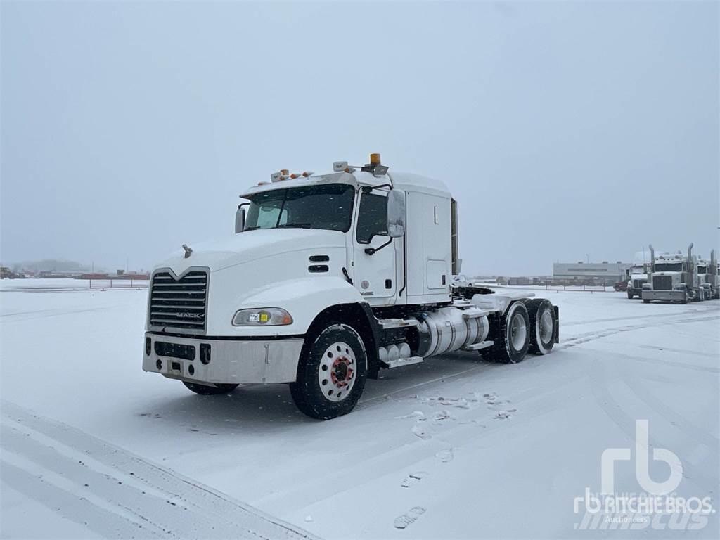 Mack CXU613 Trekkers