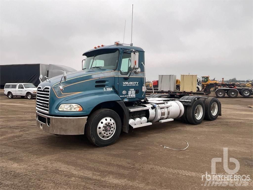 Mack CXU613 Trekkers