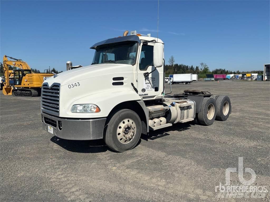 Mack CXU613 Trekkers