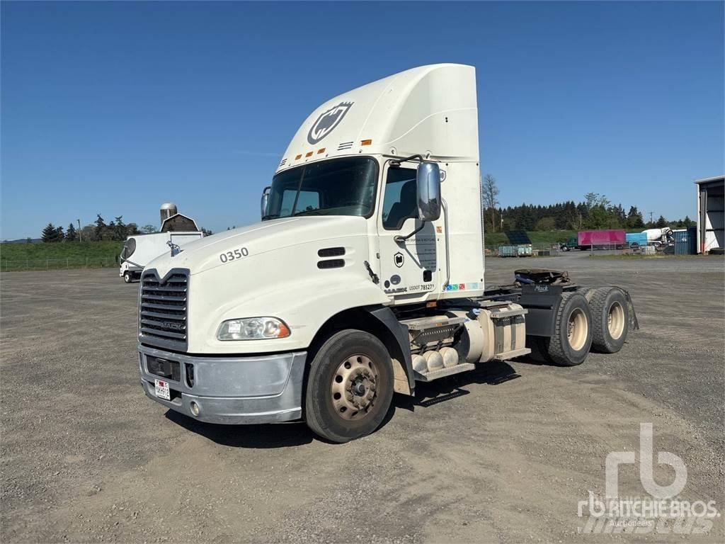 Mack CXU613 Trekkers