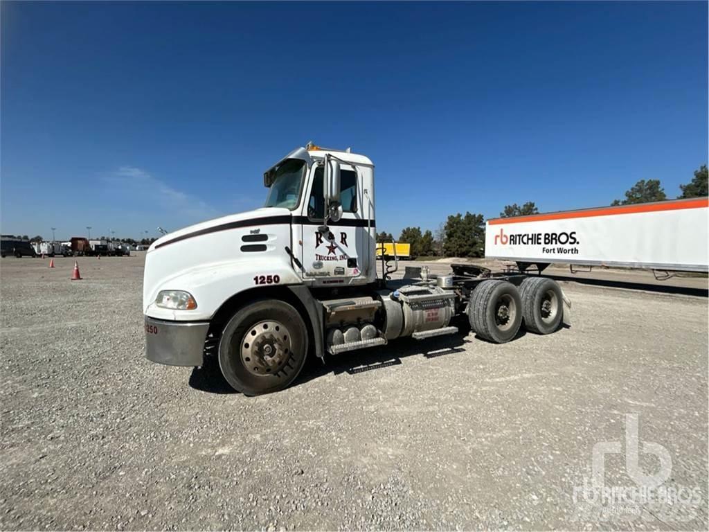 Mack CXU613 Trekkers