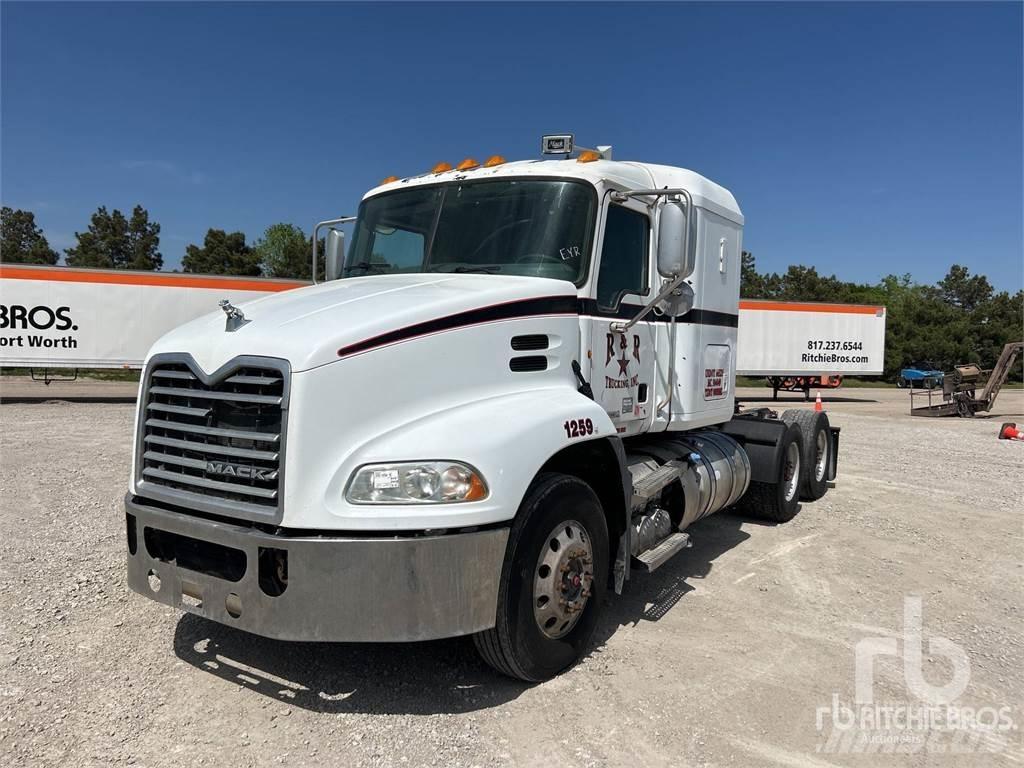 Mack CXU613 Trekkers