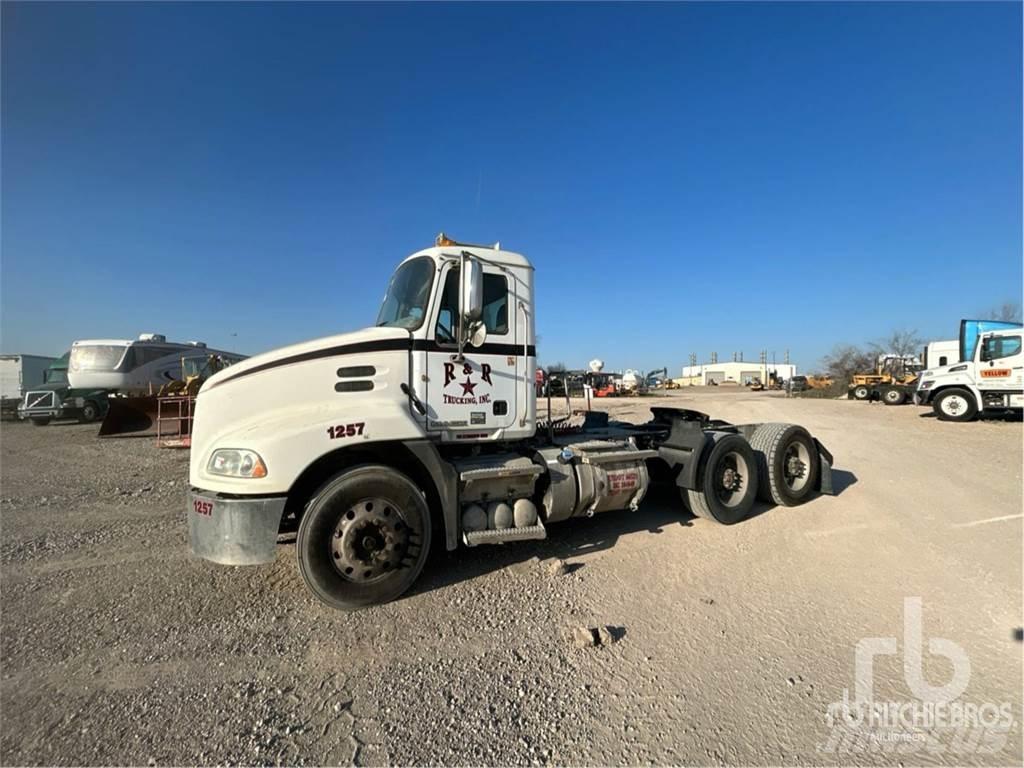 Mack CXU613 Trekkers