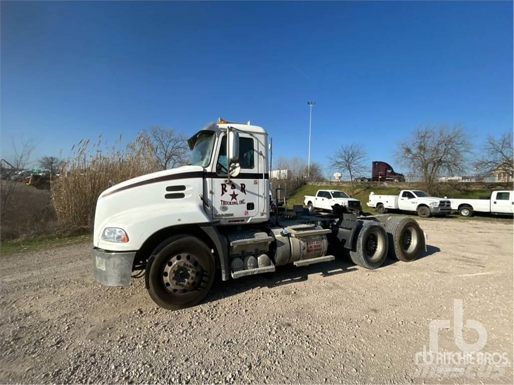Mack CXU613 Trekkers