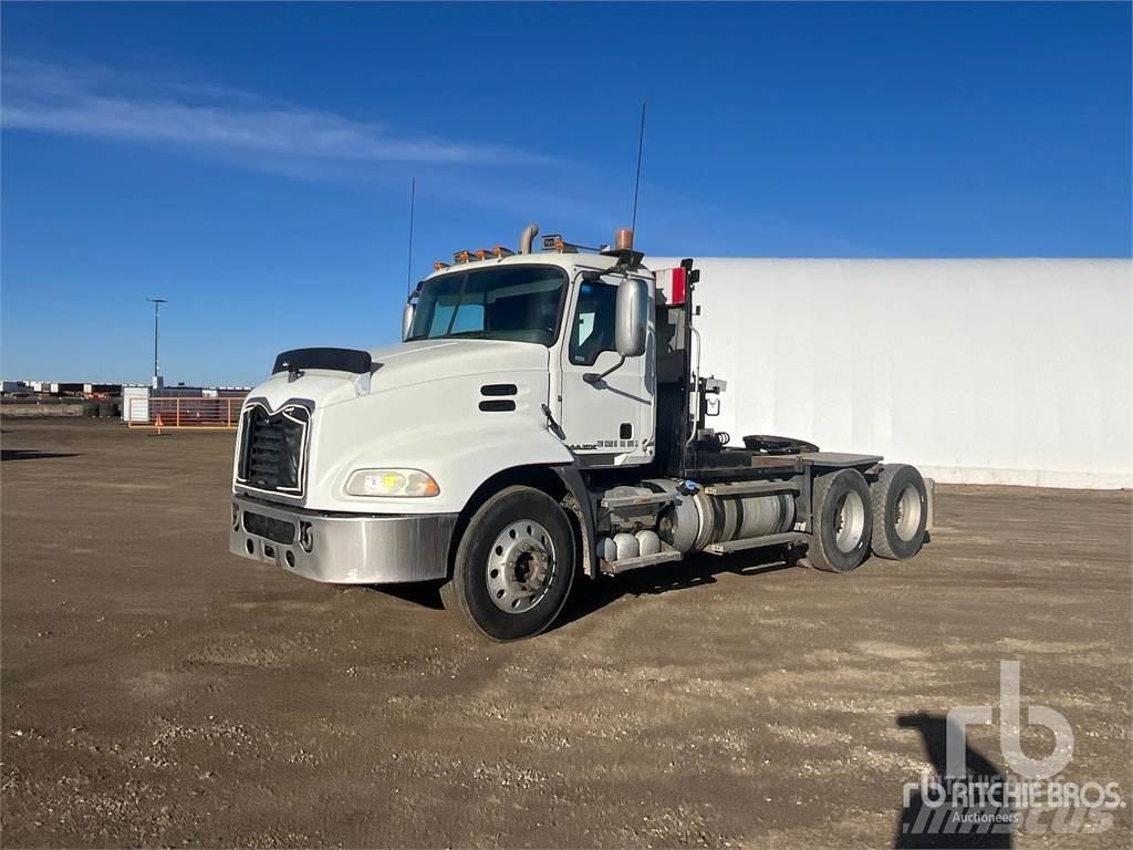Mack CXU613 Trekkers