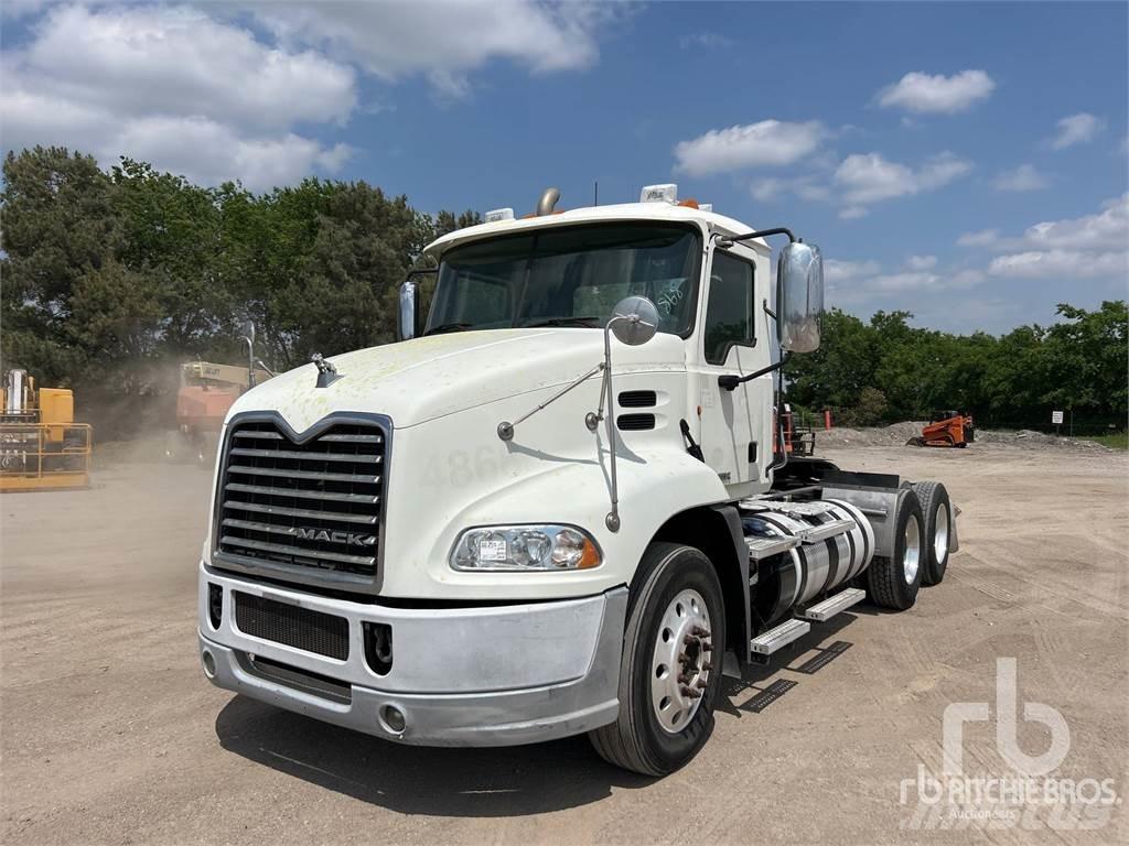 Mack CXU613 Trekkers