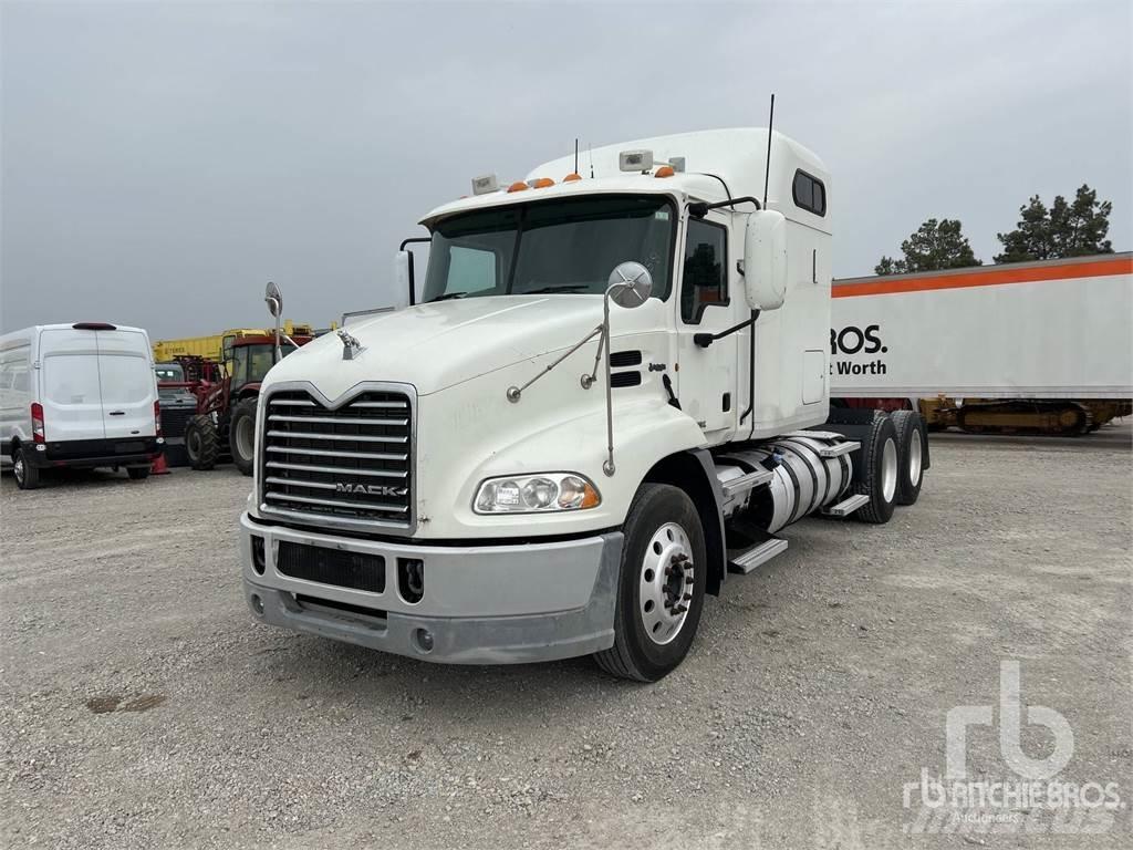 Mack CXU613 Trekkers