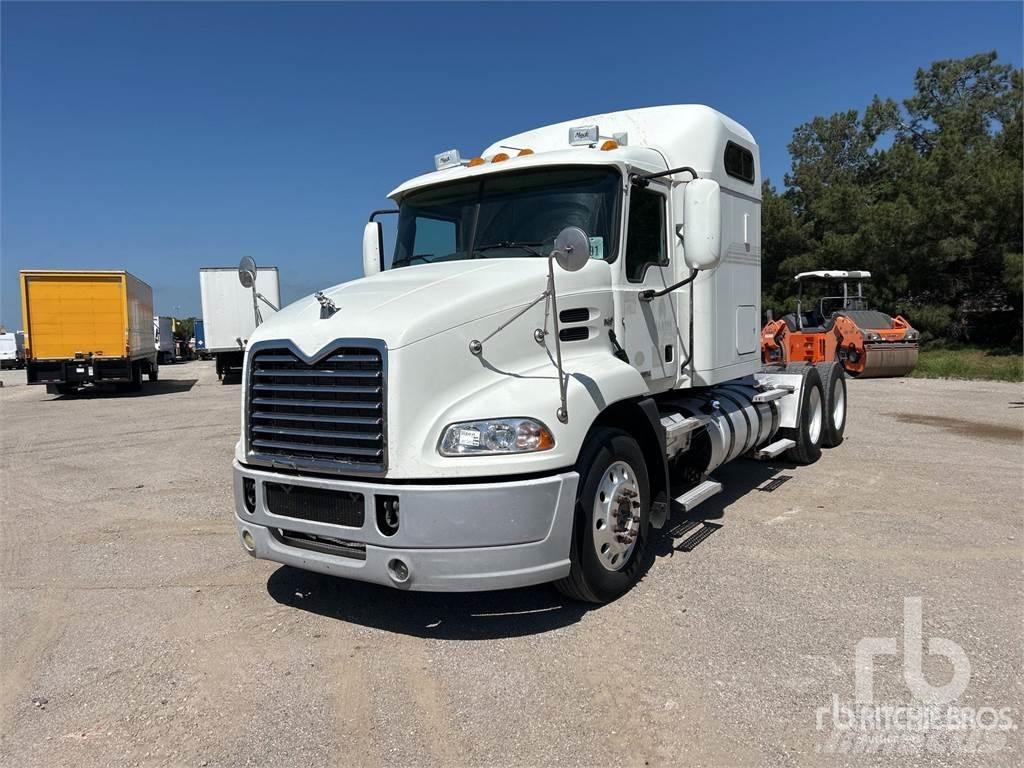 Mack CXU613 Trekkers