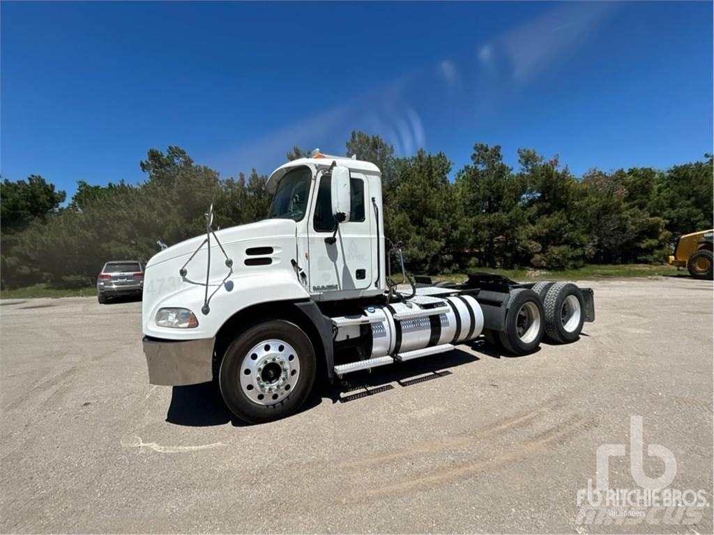 Mack CXU613 Trekkers