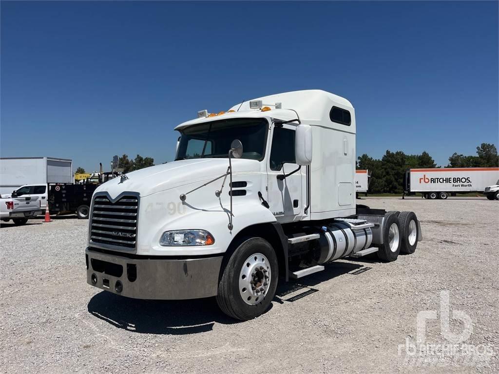Mack CXU613 Trekkers