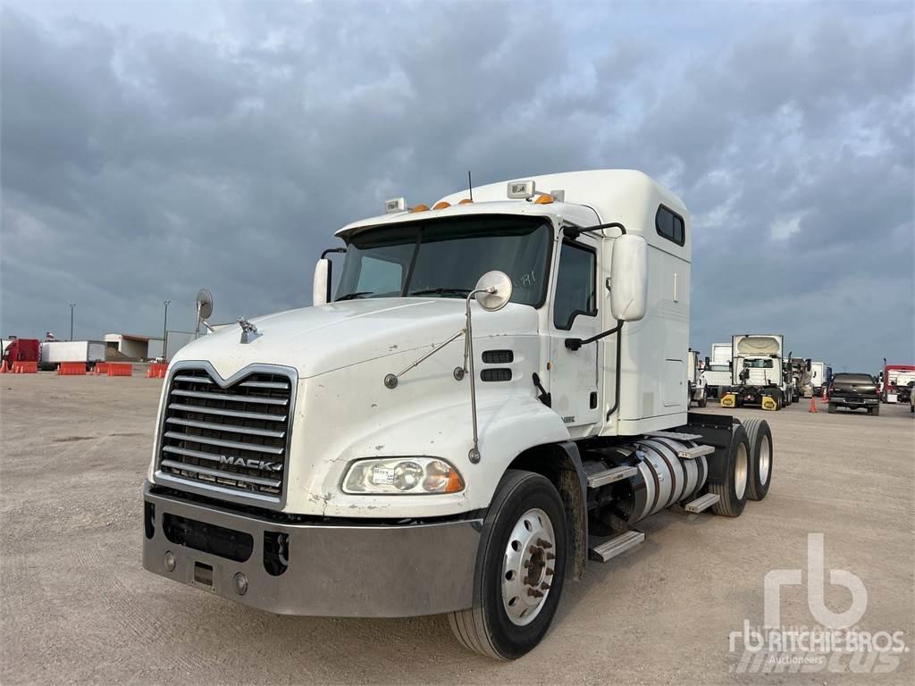 Mack CXU613 Trekkers