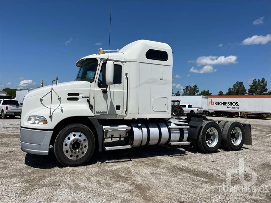 Mack CXU613 Trekkers