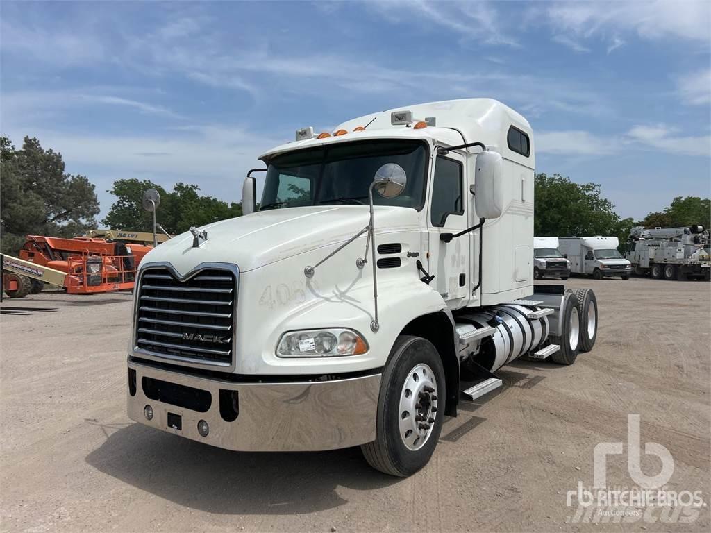 Mack CXU613 Trekkers