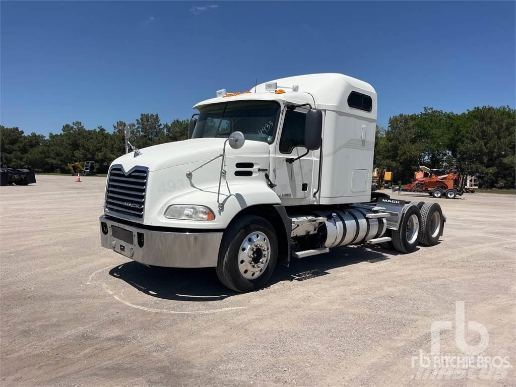 Mack CXU613 Trekkers