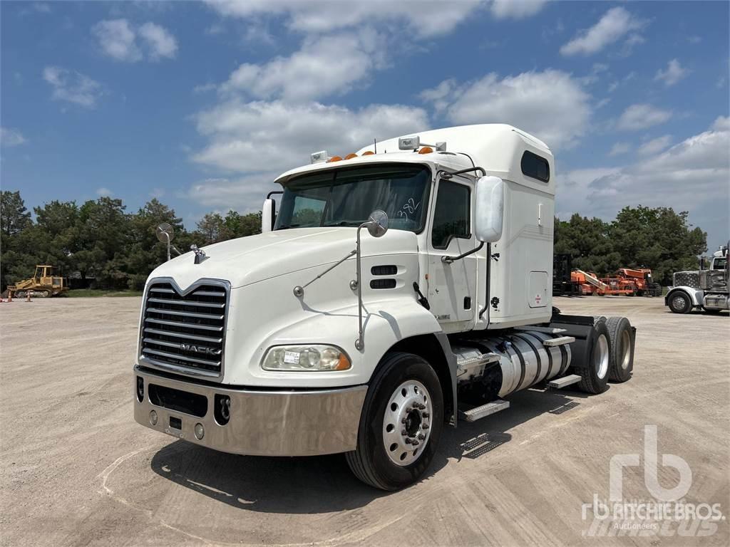 Mack CXU613 Trekkers