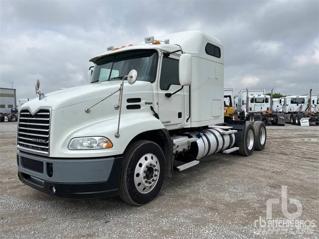 Mack CXU613 Trekkers