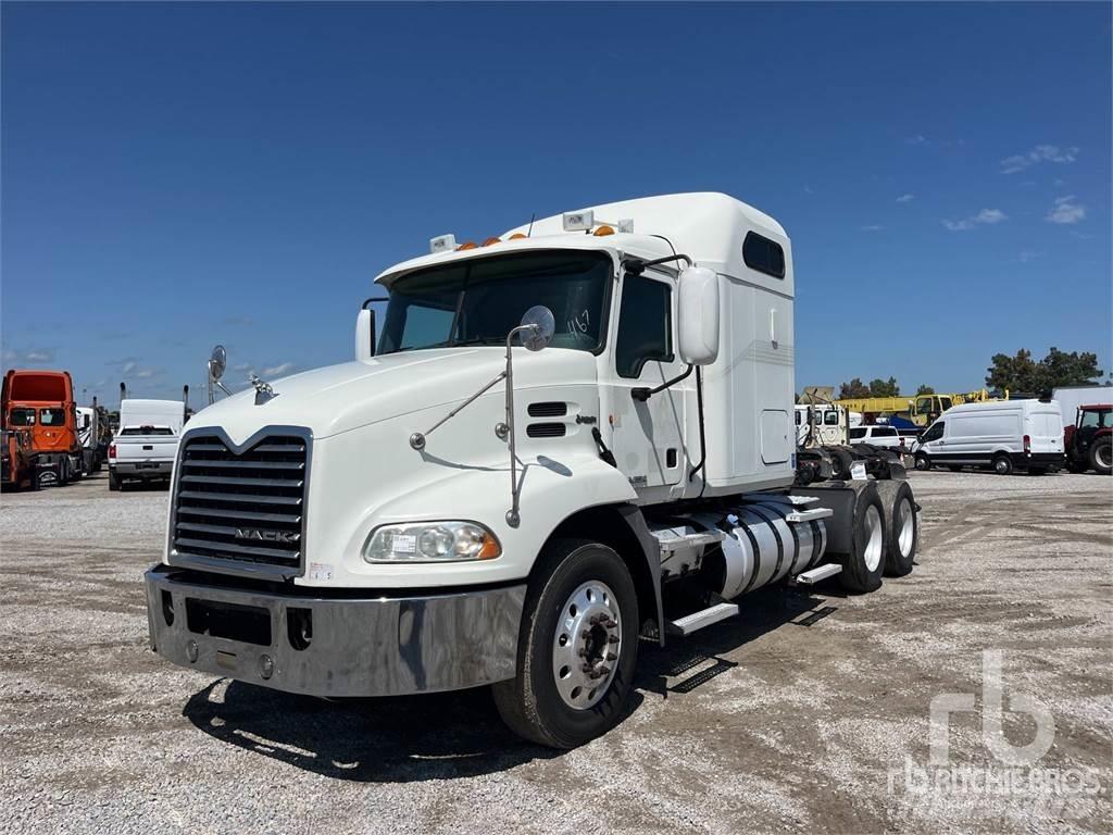Mack CXU613 Trekkers