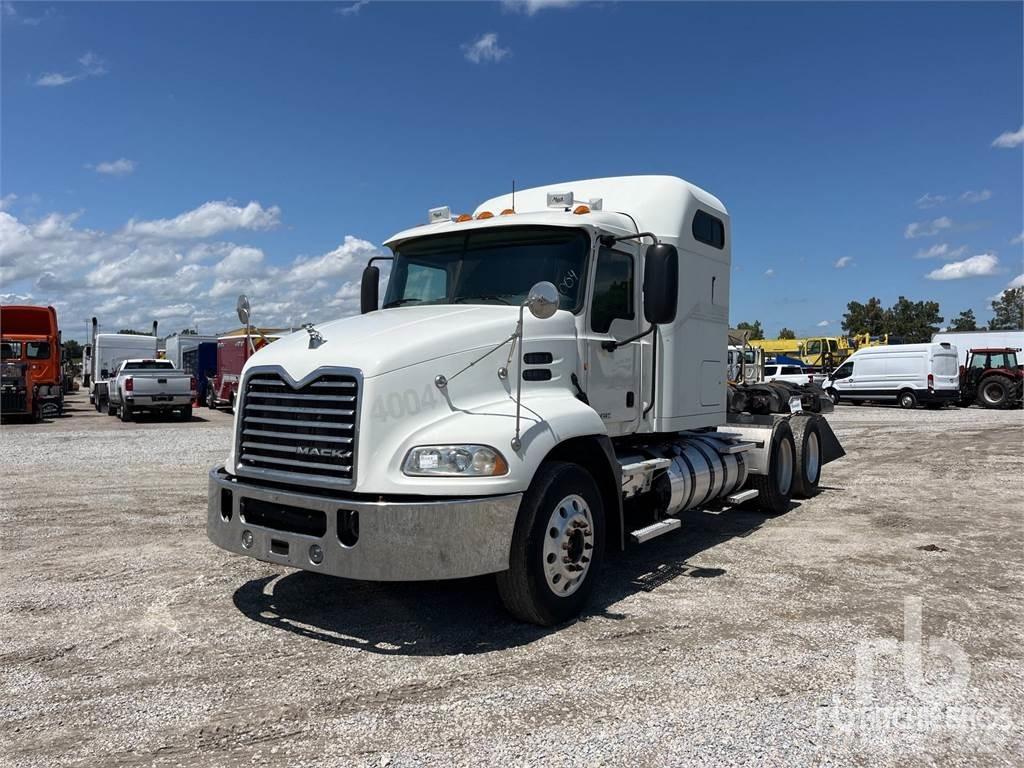 Mack CXU613 Trekkers