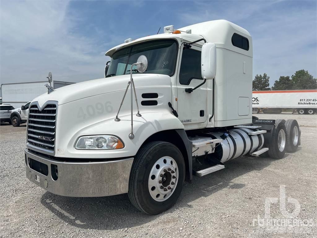Mack CXU613 Trekkers