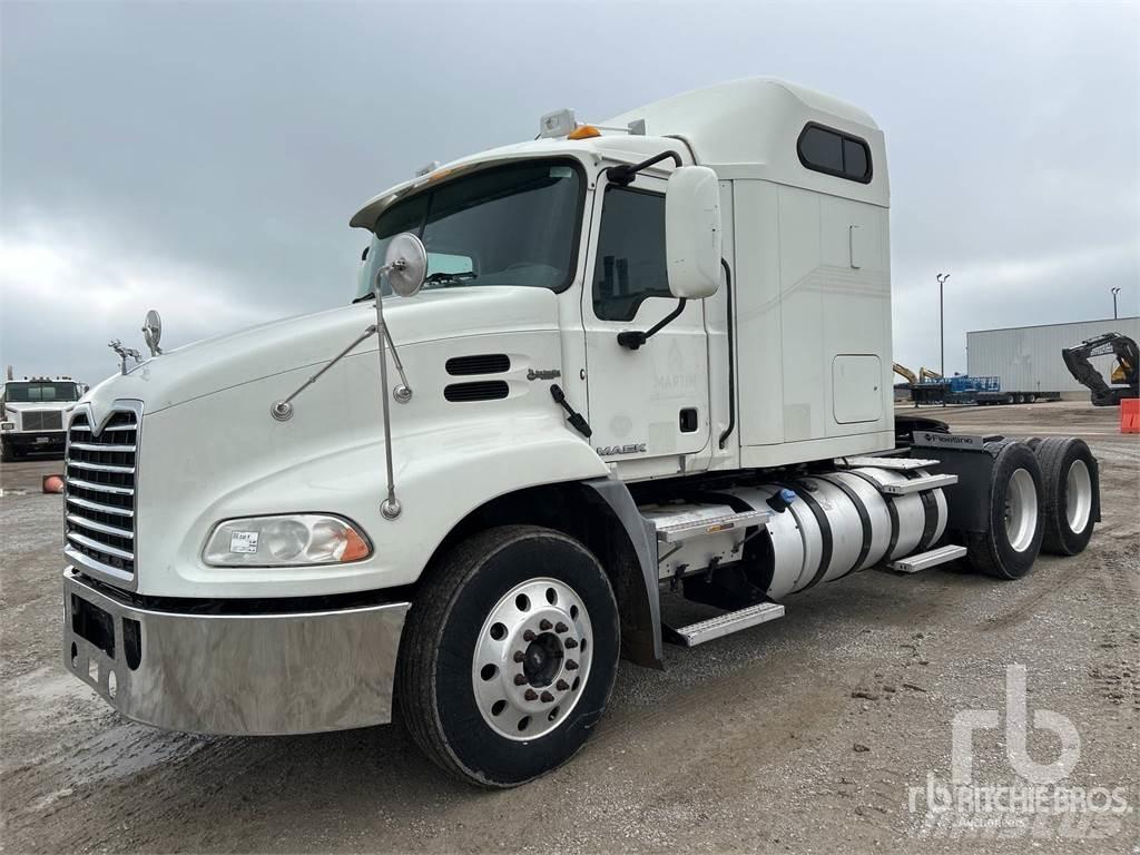 Mack CXU613 Trekkers