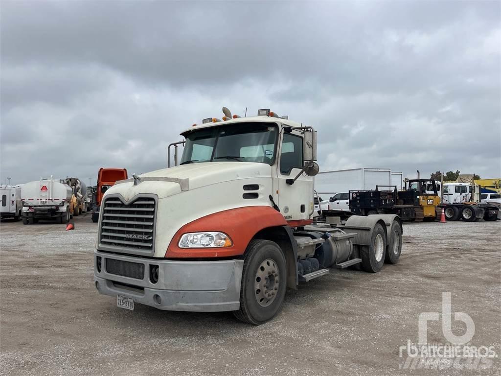 Mack CXU613 Trekkers