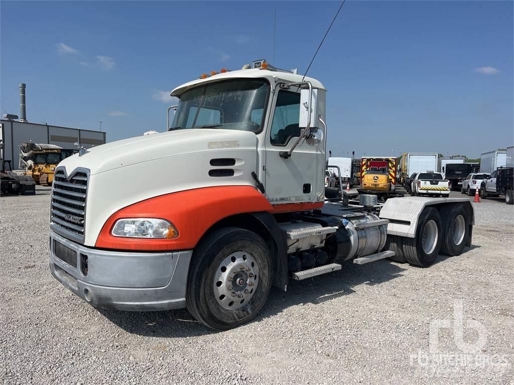 Mack CXU613 Trekkers