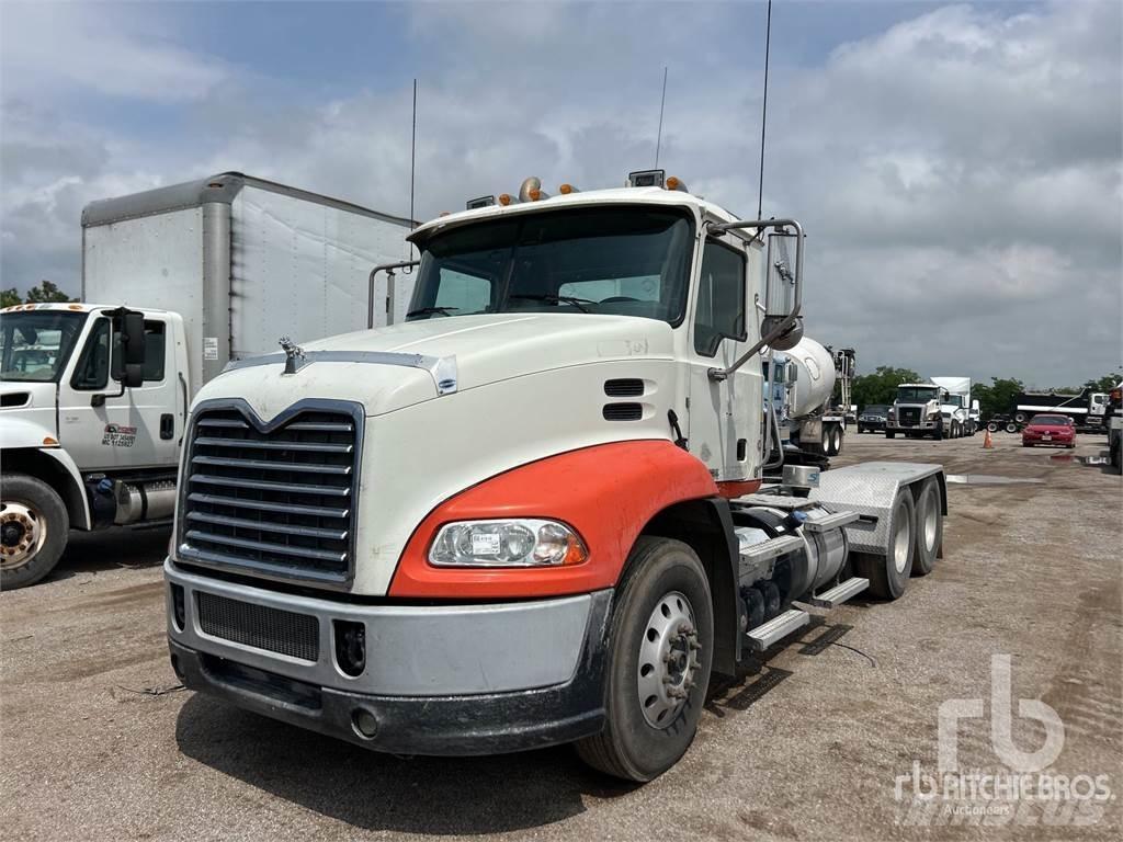 Mack CXU613 Trekkers
