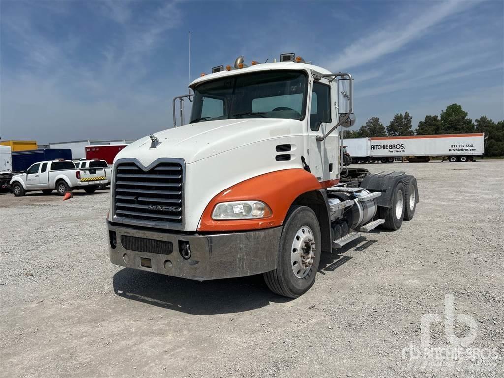 Mack CXU613 Trekkers