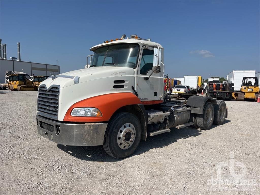 Mack CXU613 Trekkers