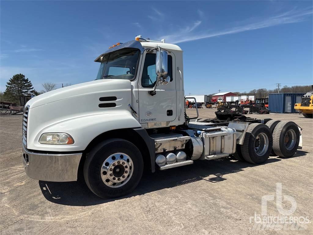 Mack CXU613 Trekkers