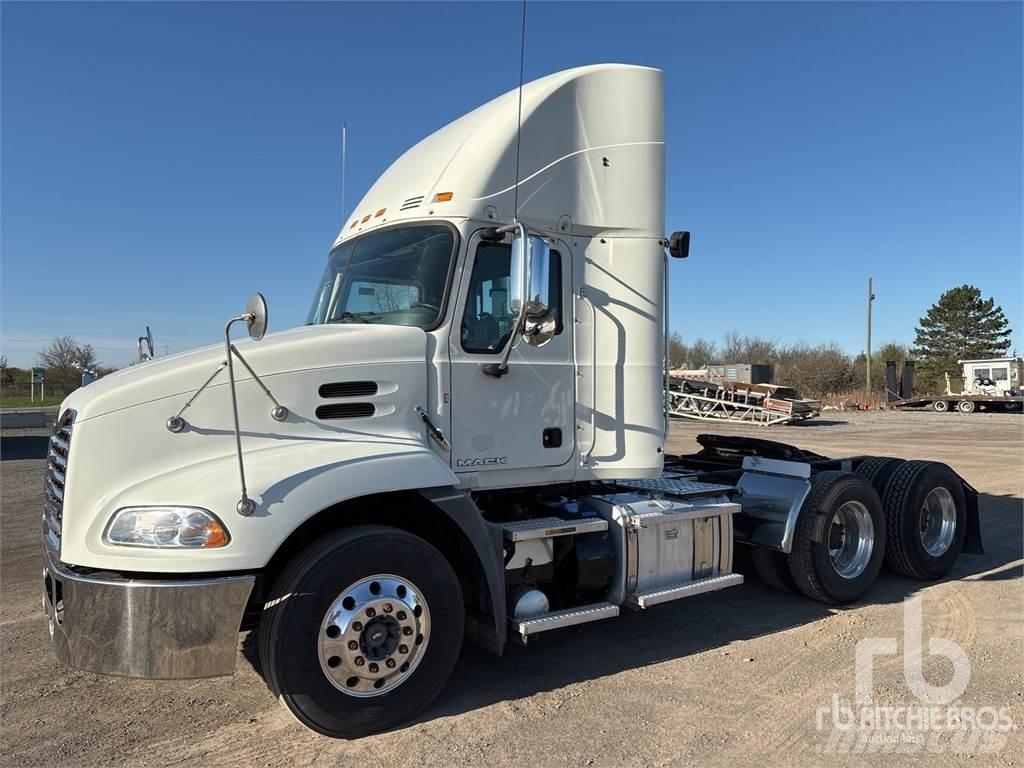 Mack CXU613 Trekkers