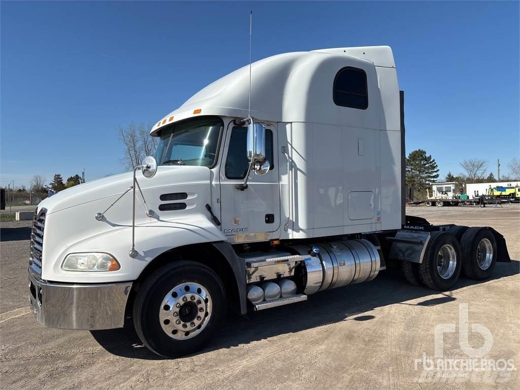Mack CXU613 Trekkers