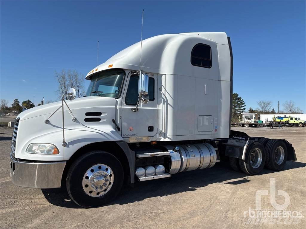 Mack CXU613 Trekkers