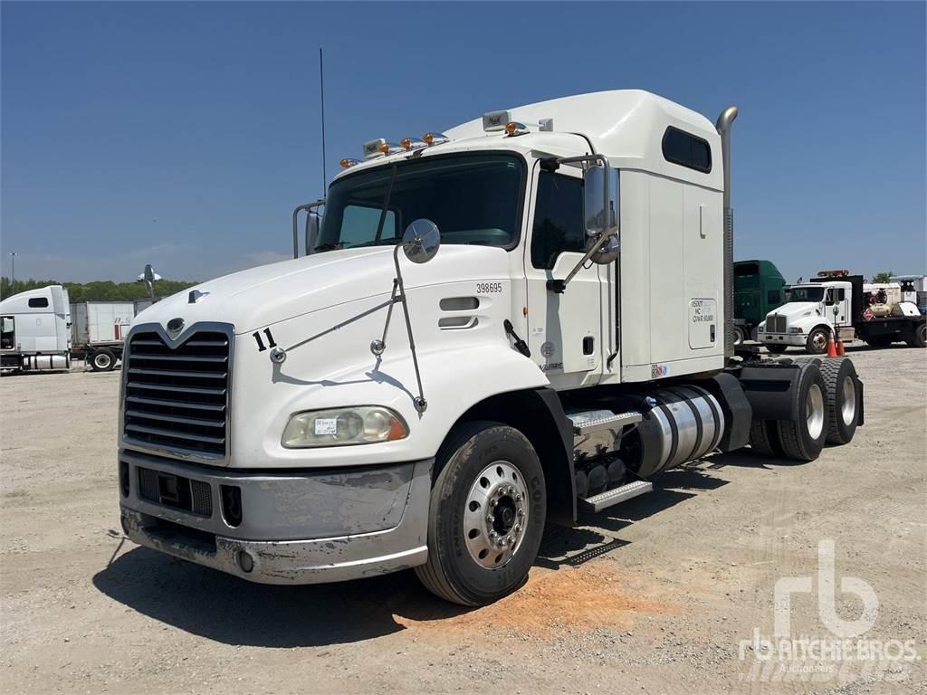 Mack CXU613 Trekkers