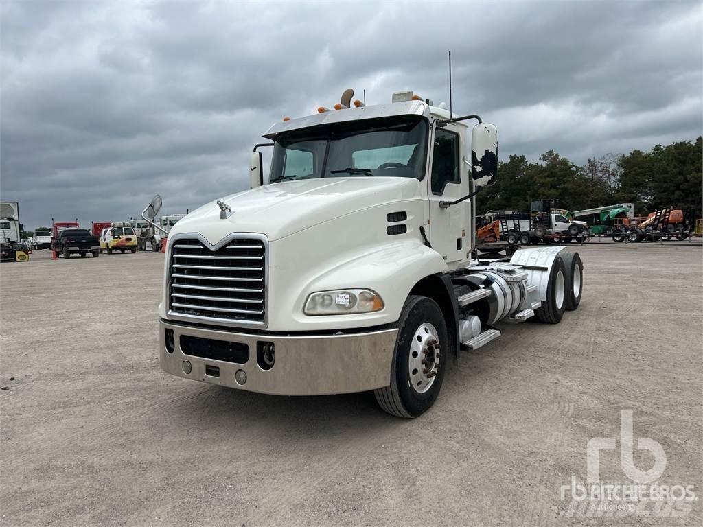 Mack CXU613 Trekkers