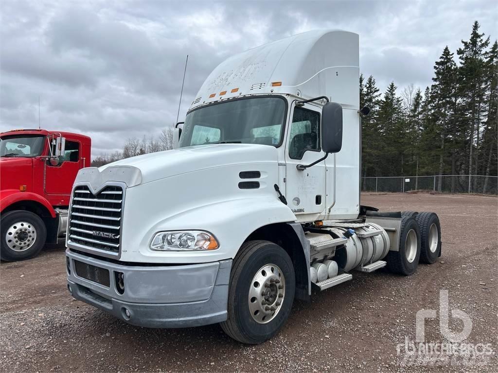 Mack CXU613 Trekkers
