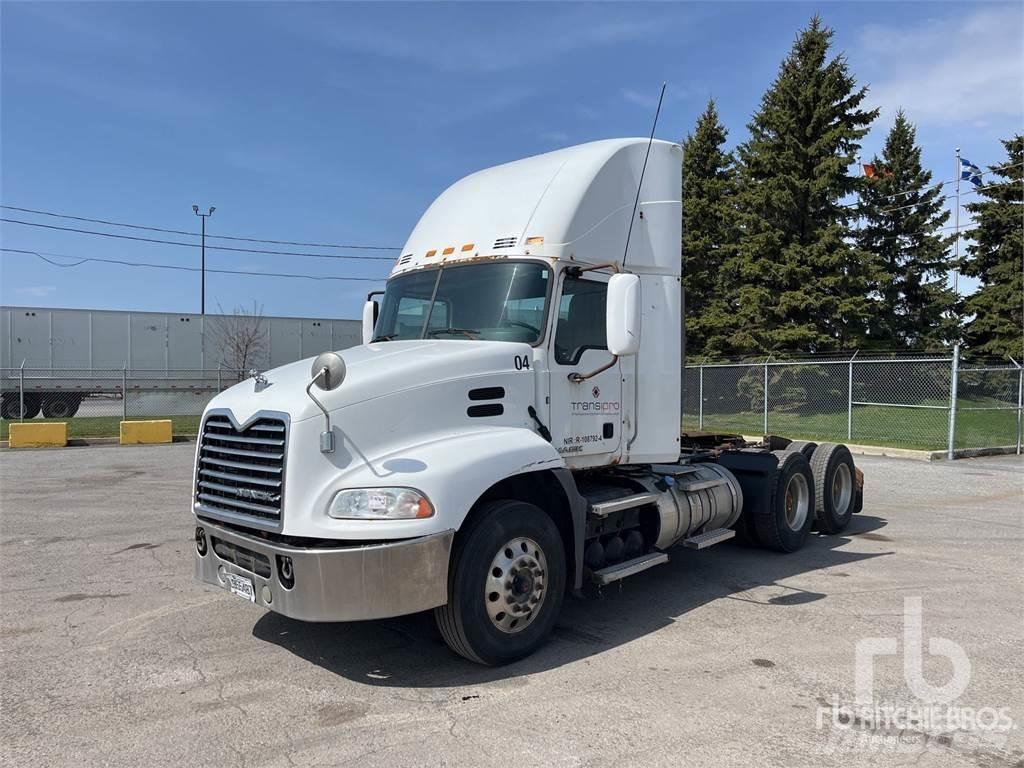 Mack CXU613 Trekkers