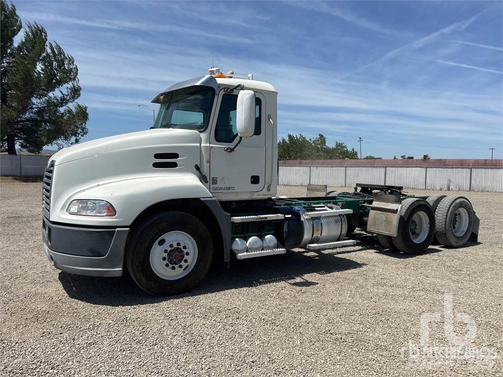 Mack CXU613 Trekkers