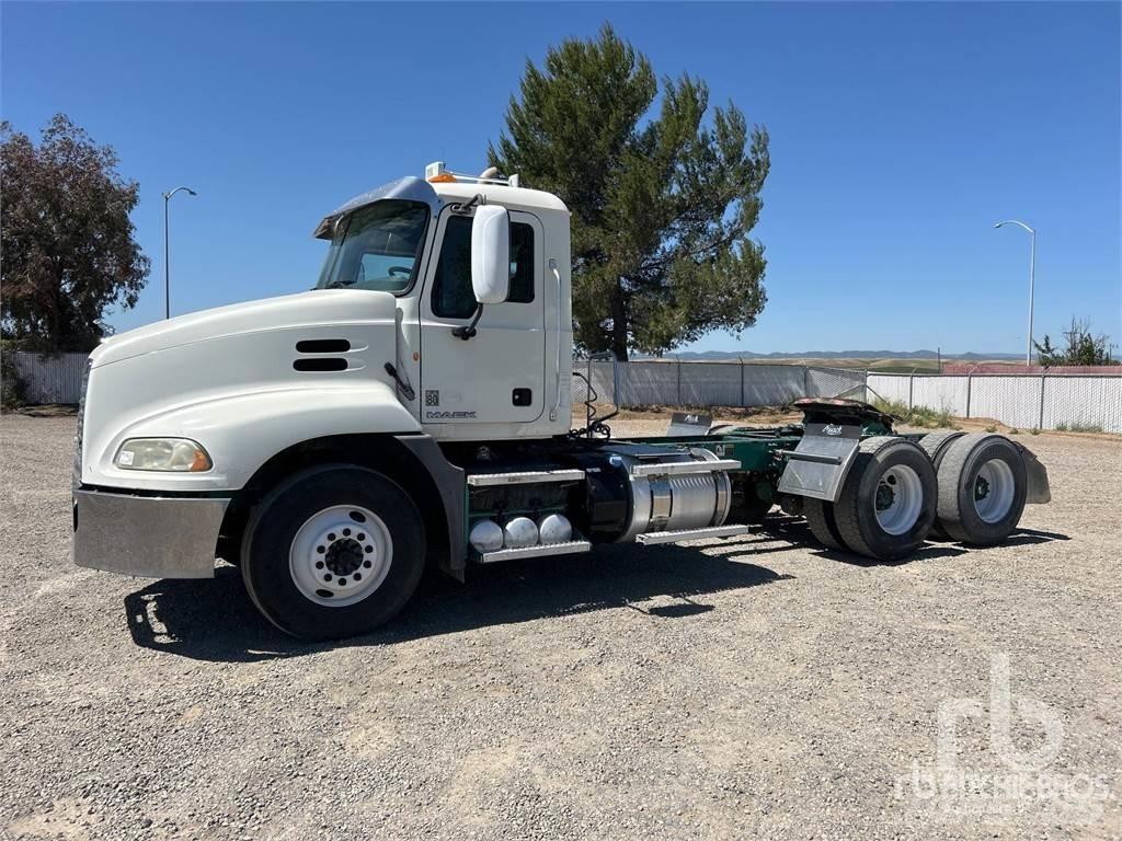 Mack CXU613 Trekkers