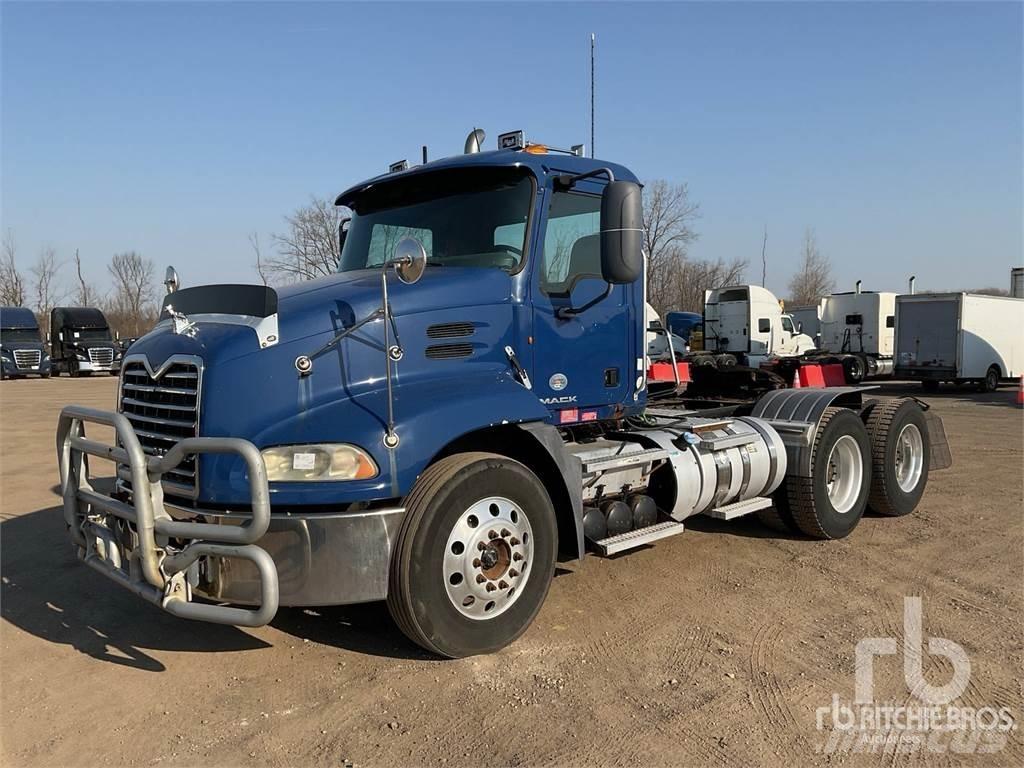 Mack CXU613 Trekkers