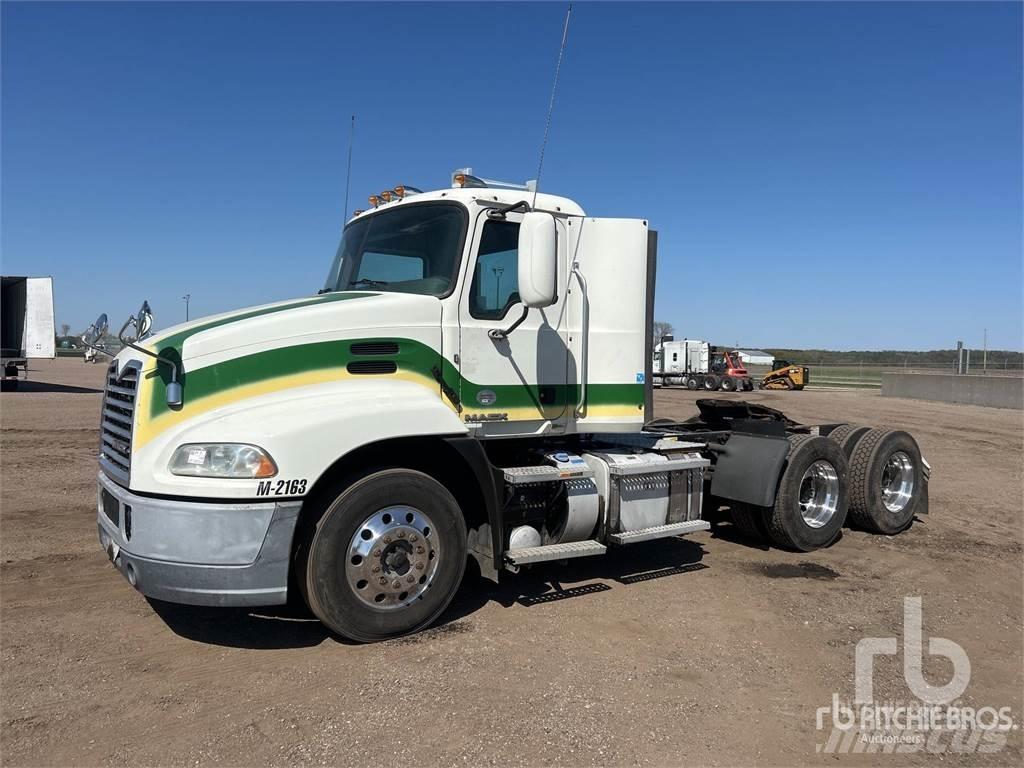 Mack CXU613 Trekkers