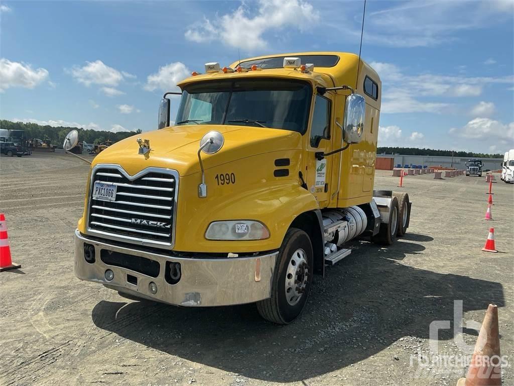 Mack CXU613 Trekkers
