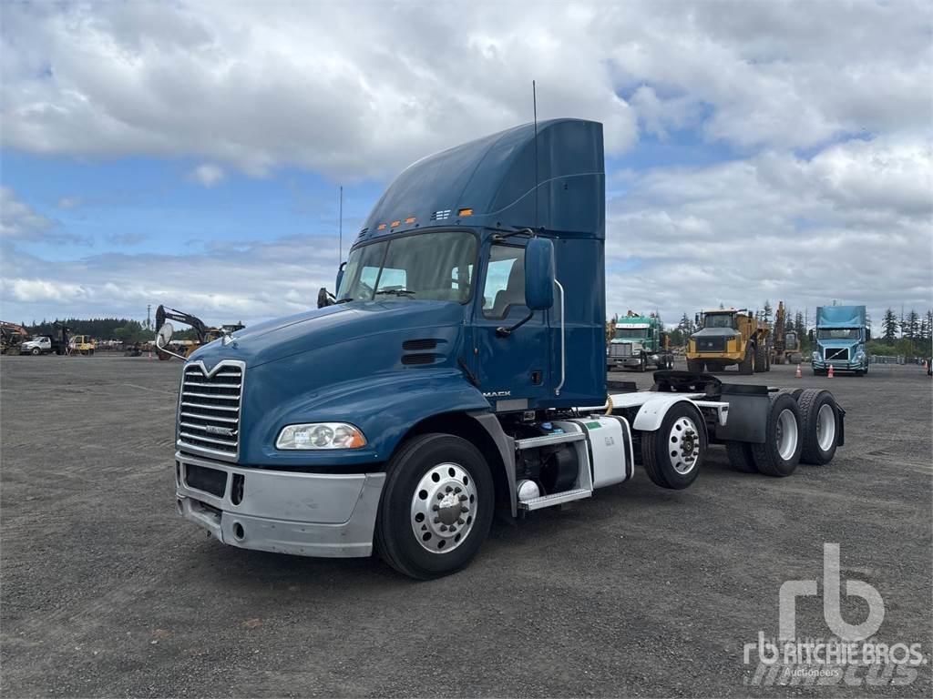 Mack CXU613 Trekkers