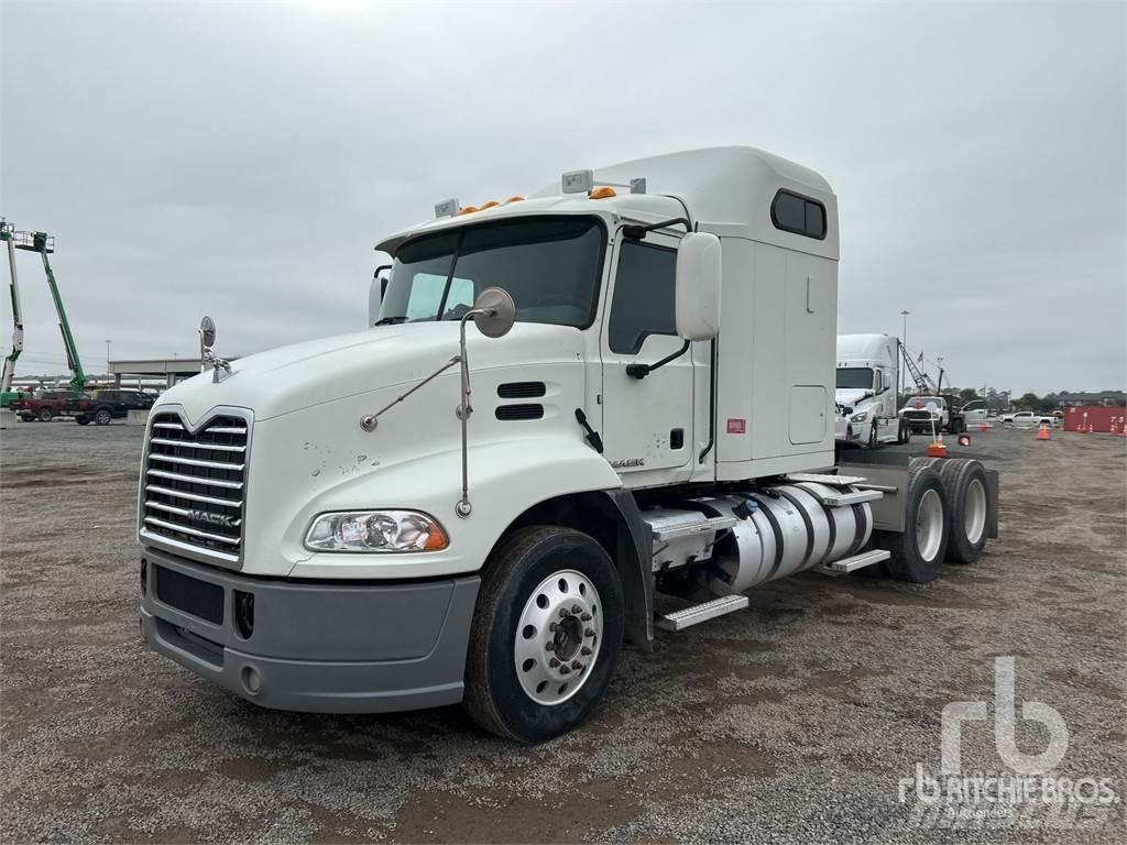 Mack CXU613 Trekkers