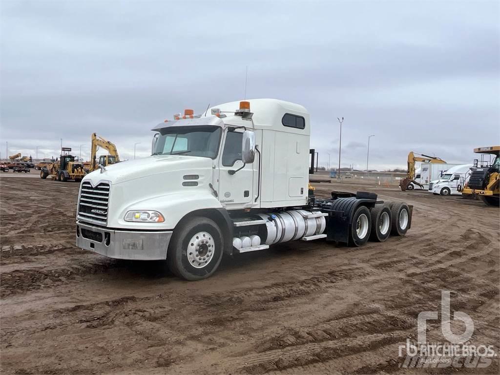 Mack CXU614 Trekkers